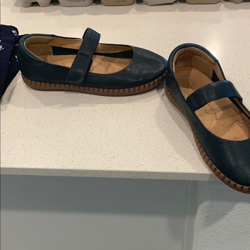 Blue Mary Janes Style and Rounded Toe - Picture 5 of 12